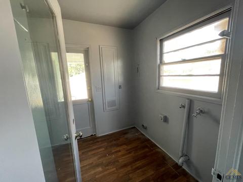 106 E Kern St, Taft, CA 93268 photo 7