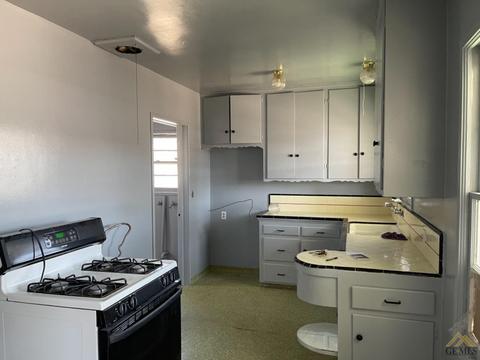 106 E Kern St, Taft, CA 93268 photo 4