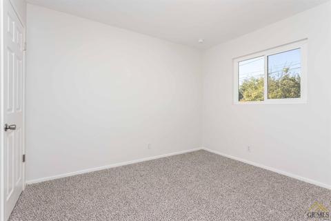 8308 Palm Ave, Lamont, CA 93241 photo 17
