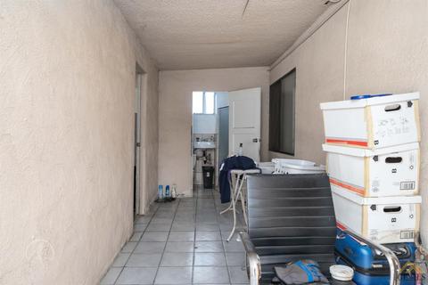 413 Stable Ave, Bakersfield, CA 93307 photo 15