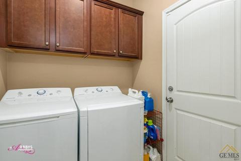 9320 Red Pine Dr, Shafter, CA 93263 photo 10