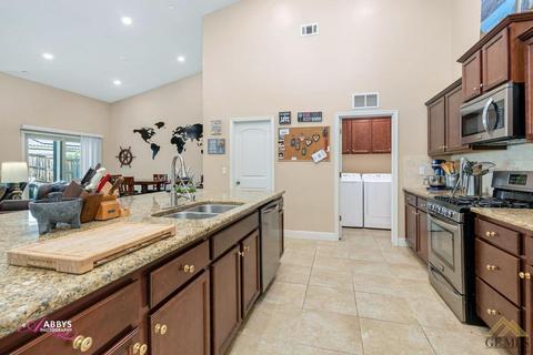 9320 Red Pine Dr, Shafter, CA 93263 photo 8