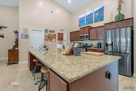 9320 Red Pine Dr, Shafter, CA 93263 photo 6