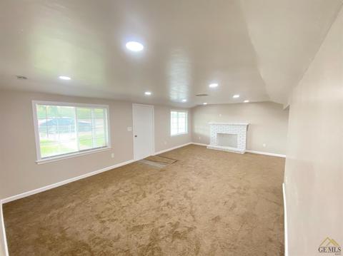18822 Beech Ave, Shafter, CA 93263 photo 2