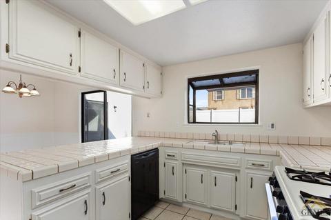 1330 S Green St, Tehachapi, CA 93561 photo 9