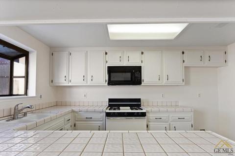 1330 S Green St, Tehachapi, CA 93561 photo 7