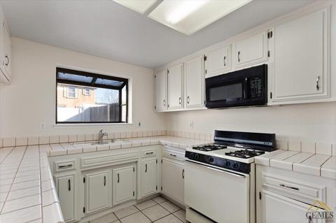 1330 S Green St, Tehachapi, CA 93561 photo 8