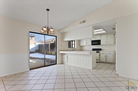 1330 S Green St, Tehachapi, CA 93561 photo 5
