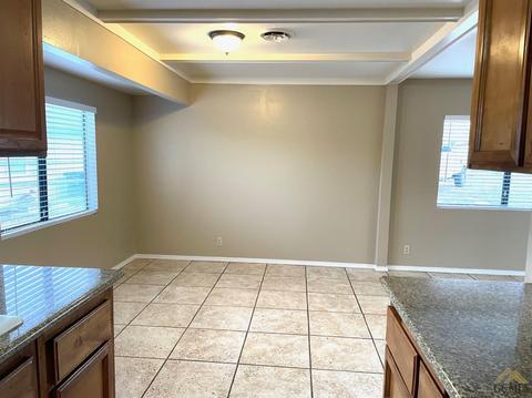 21421 Santa Barbara Dr, Tehachapi, CA 93561 photo 5