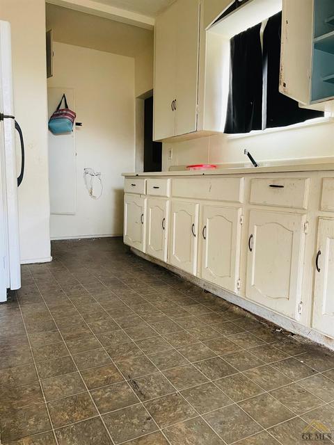 410 E St, Taft, CA 93268 photo 6