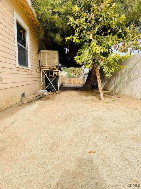 410 E St, Taft, CA 93268 photo 3