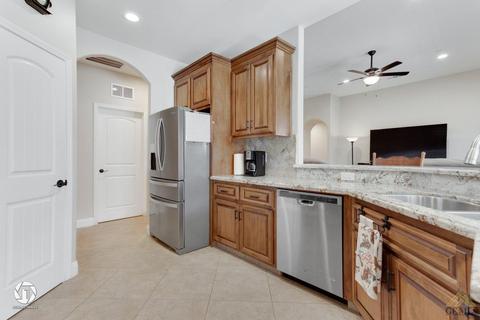 10405 Bluffshadow Dr, Bakersfield, CA 93306 photo 13