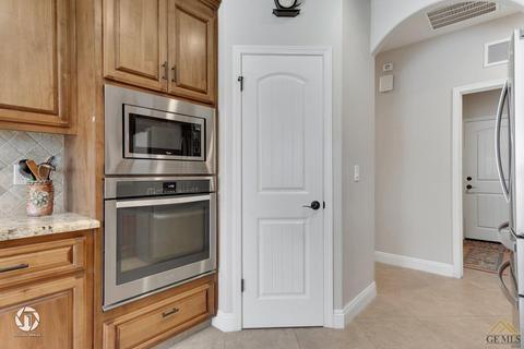 10405 Bluffshadow Dr, Bakersfield, CA 93306 photo 17