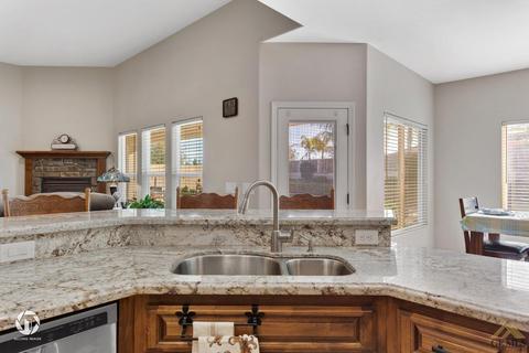 10405 Bluffshadow Dr, Bakersfield, CA 93306 photo 16