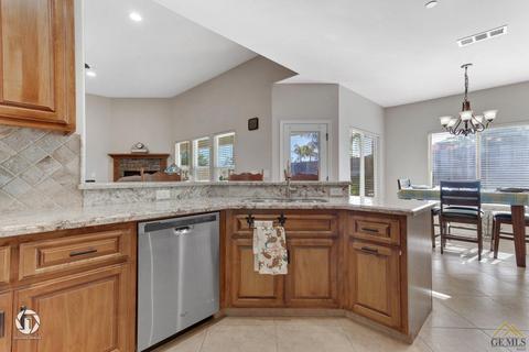10405 Bluffshadow Dr, Bakersfield, CA 93306 photo 15