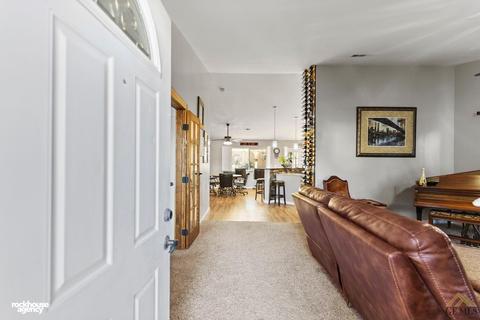 103 James Ave, Taft, CA 93268 photo 3