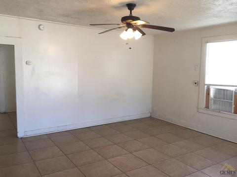 500 Tyler St, Taft, CA 93268 photo 2