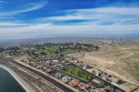 10630 Titanium Ave, Taft, CA 93268 photo 4