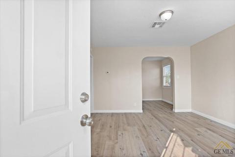 232 E 8th St, Bakersfield, CA 93307 photo 4