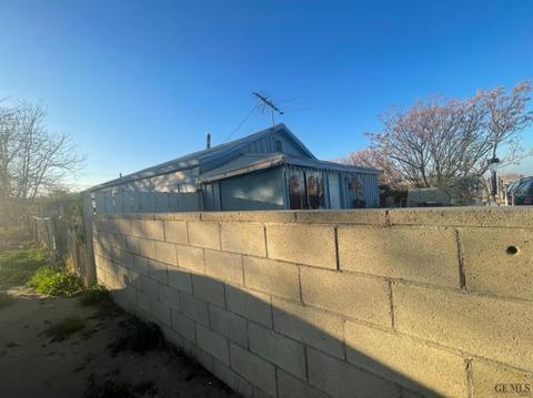 327 Olive Ave, Taft, CA 93268 photo 3