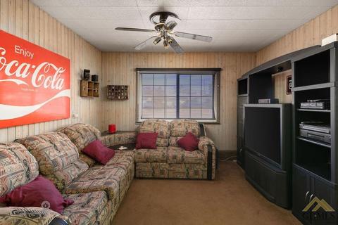 253 Walnut St, Shafter, CA 93263 photo 5