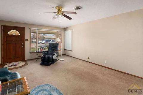 253 Walnut St, Shafter, CA 93263 photo 3