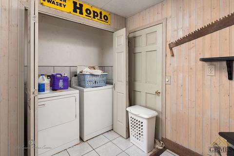 253 Walnut St, Shafter, CA 93263 photo 4