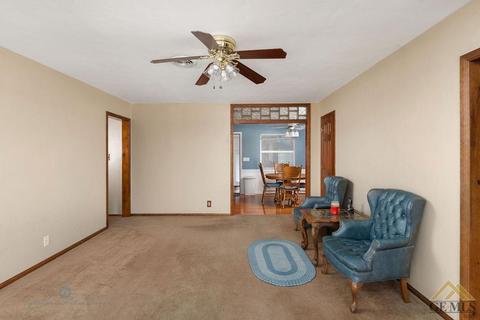 253 Walnut St, Shafter, CA 93263 photo 2