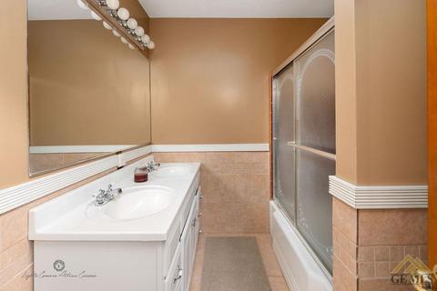 253 Walnut St, Shafter, CA 93263 photo 10