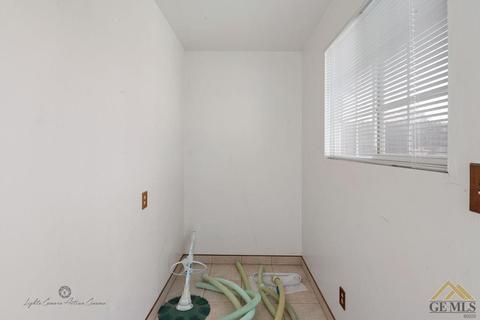 253 Walnut St, Shafter, CA 93263 photo 18