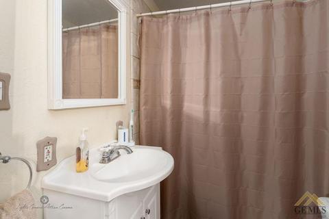 253 Walnut St, Shafter, CA 93263 photo 13