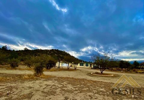 12922 Umtali Rd, Tehachapi, CA 93561 photo 3