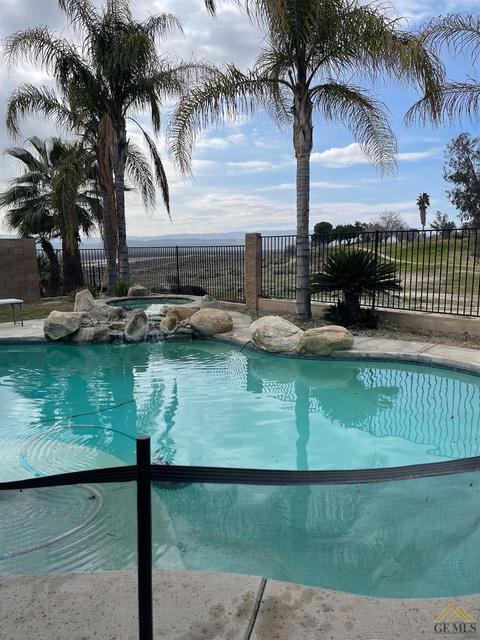 11355 Stroke Cutters Dr, Taft, CA 93268 photo 3