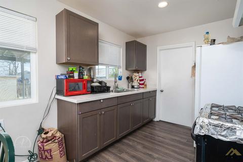 110 Madison St, Taft, CA 93268 photo 6