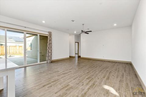 9308 Manor Forest Ln, Shafter, CA 93263 photo 8