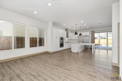 9308 Manor Forest Ln, Shafter, CA 93263 photo 6