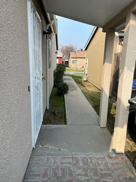 231 Elowin Ct, Visalia, CA 93291 photo 3