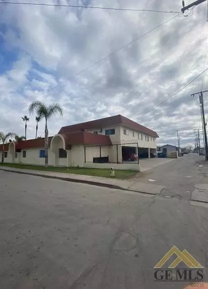 425 Main St, Delano, CA 93215 photo 2