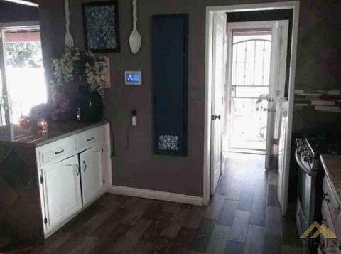 1027 E 18th St, Bakersfield, CA 93305 photo 4
