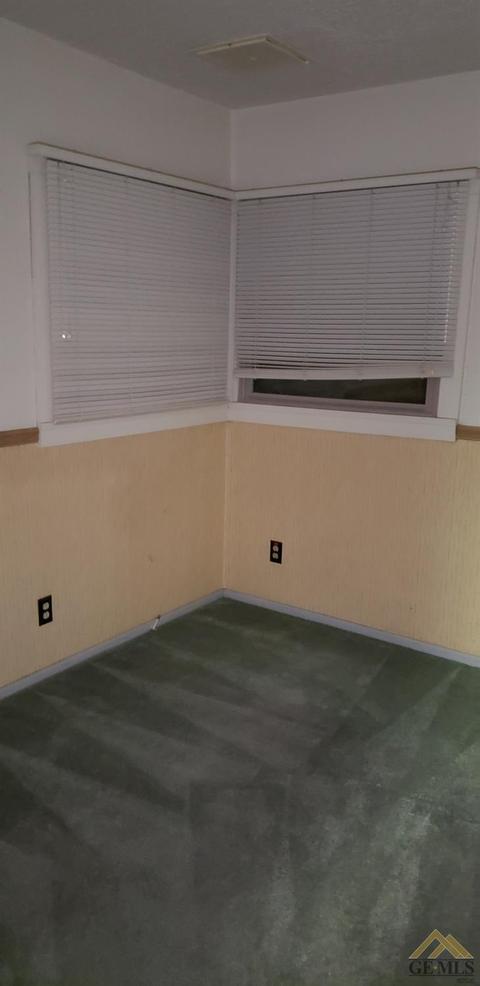 712 Tyler St, Taft, CA 93268 photo 3