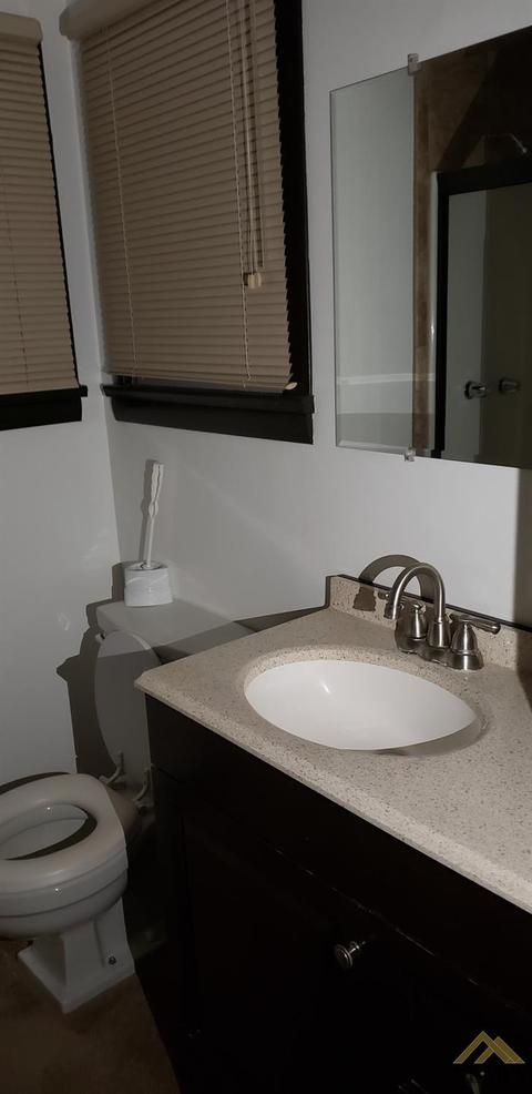 712 Tyler St, Taft, CA 93268 photo 7