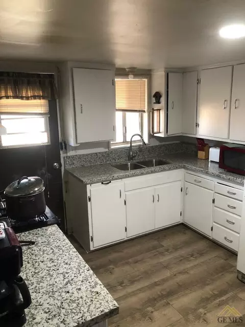 2335 S K St, Bakersfield, CA 93301 photo 10