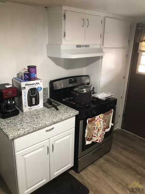 2335 S K St, Bakersfield, CA 93301 photo 9