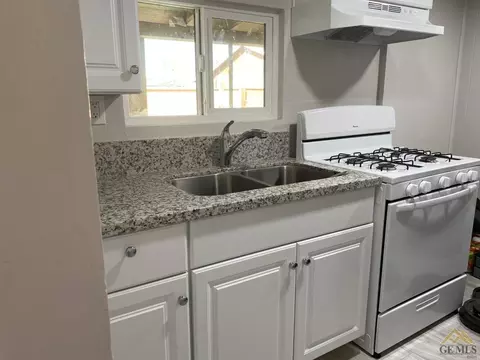 2335 S K St, Bakersfield, CA 93301 photo 7