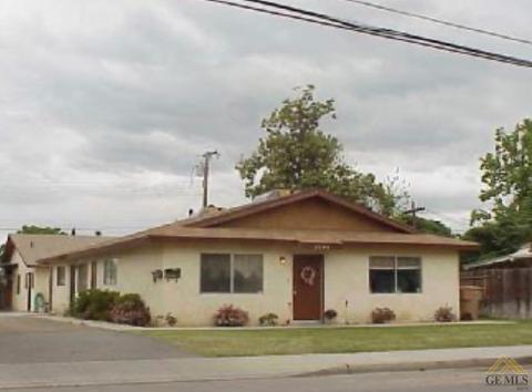 209 E Warren Ave, Bakersfield, CA 93308 photo 1