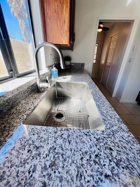 512 Danielle St, Bakersfield, CA 93306 photo 8