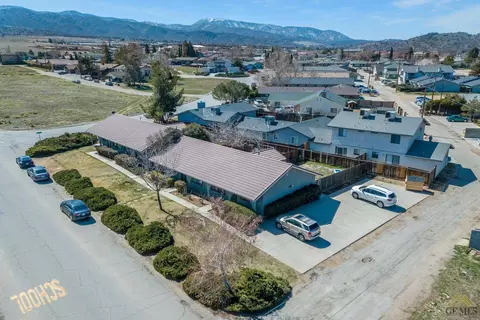 21200 Madre St, Tehachapi, CA 93561 photo 3