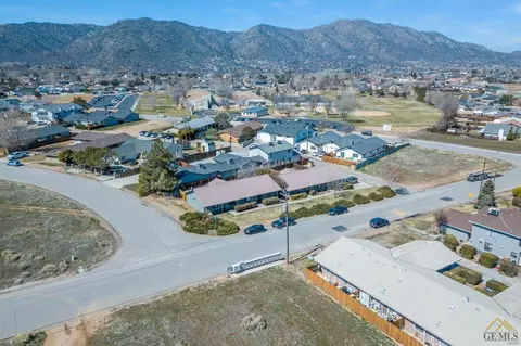 21200 Madre St, Tehachapi, CA 93561 photo 1