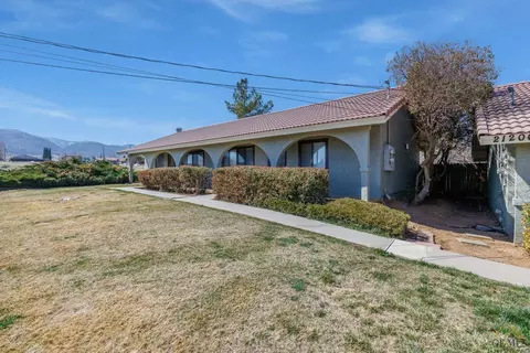 21200 Madre St, Tehachapi, CA 93561 photo 4