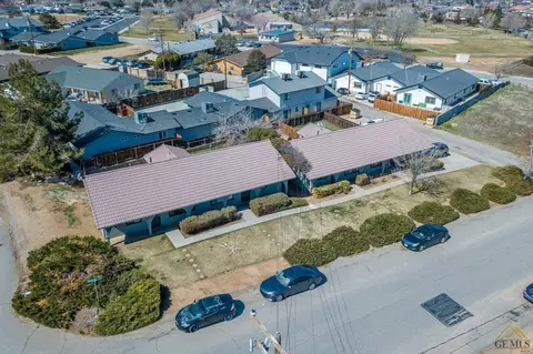 21200 Madre St, Tehachapi, CA 93561 photo 2